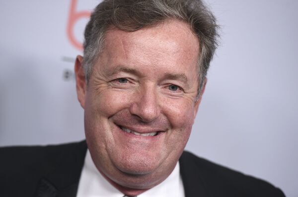 Piers Morgan Pays Tribute to 'Brain-Dead Bimbos' Kardashians in New Column Piers Morgan Pays Tribute to 'Brain-Dead Bimbos' Kardashians in New Column - Sputnik International