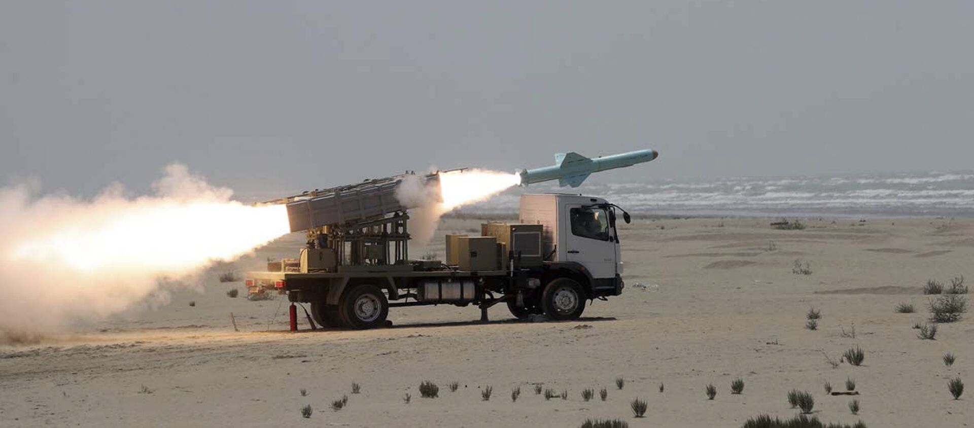 In this photo provided Thursday, June 18, 2020, by the Iranian Army, a missile is launched during a naval exercise. State media reported Thursday that Iran test-fired cruise missiles in a naval exercise in the Gulf of Oman and the northern Indian Ocean. The report by the official IRNA news agency said the missiles destroyed targets at a distance of 280 kilometres (170 miles - Sputnik International, 1920, 12.11.2020