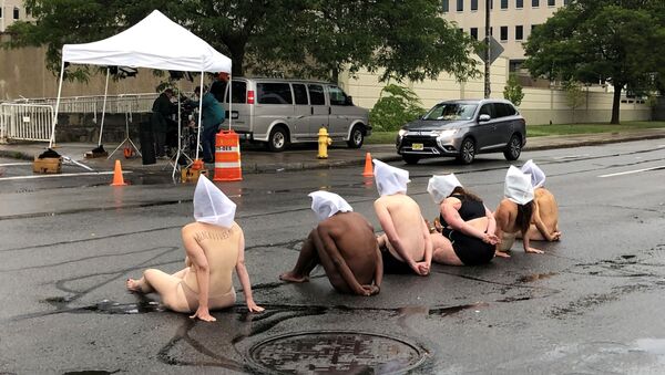 Naked protesters stage a demonstration to protest the death of Daniel Prude at Rochester's Public Safety Building in Rochester, New York, U.S. September 7, 2020.  - Sputnik International