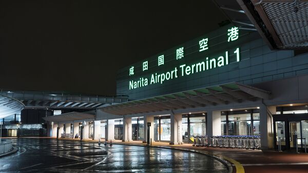 The airport driveway is empty with most international flights canceled at the Narita International Airport in Nairta, near Tokyo, Wednesday, April 1, 2020 - Sputnik International