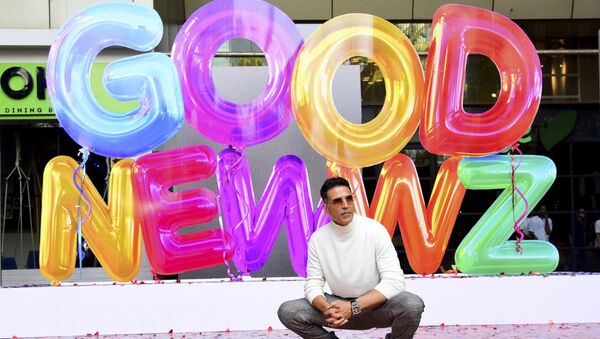 Indian Bollywood actor Akshay Kumar poses for a picture during the trailer launch event of their upcoming comedy-drama Hindi film 'Good Newwz', in Mumbai on November 18, 2019.  - Sputnik International
