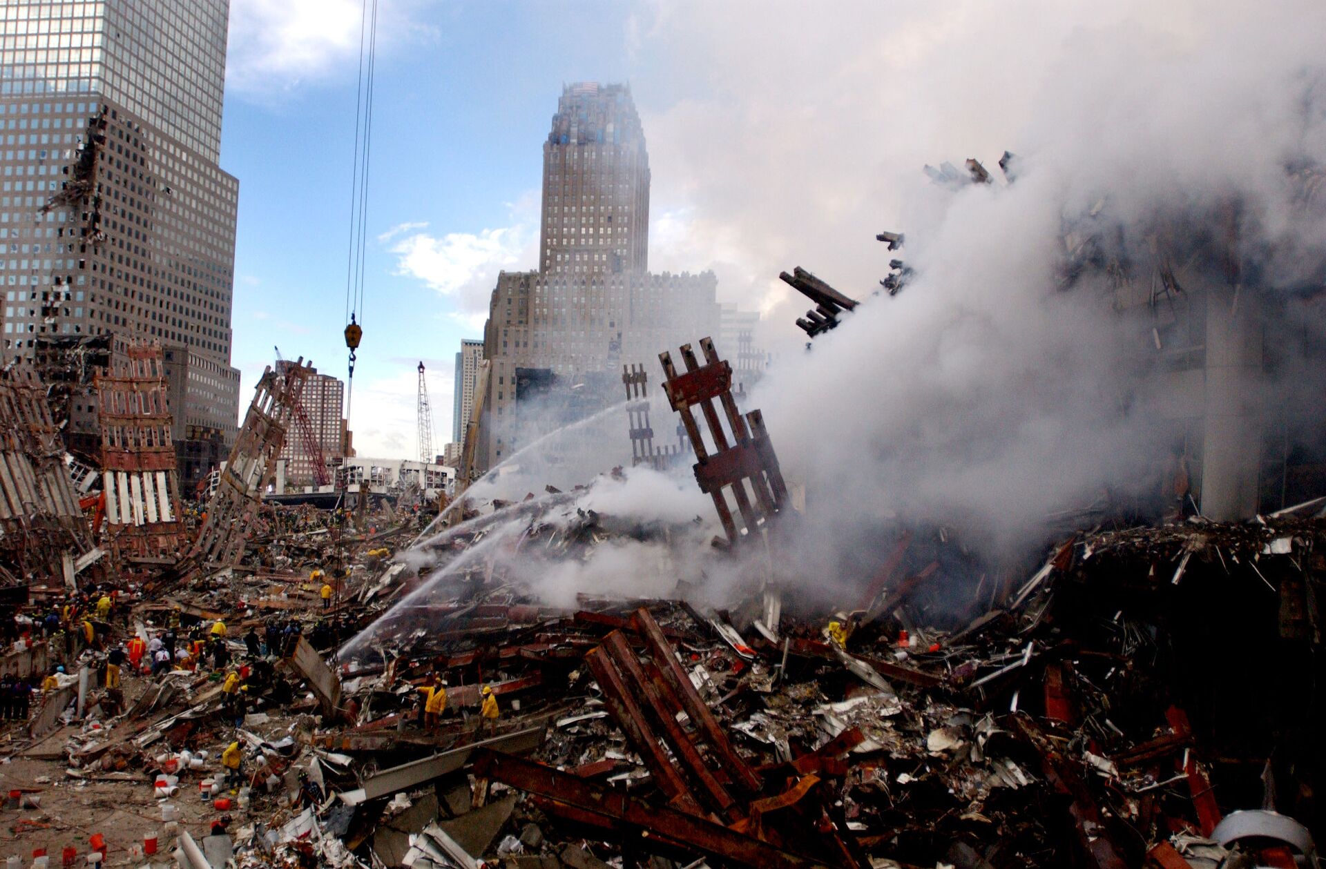 Fires still burn amidst the rubble of the World Trade Center, days after the 11 September terrorist attack. - Sputnik International, 1920, 07.09.2021