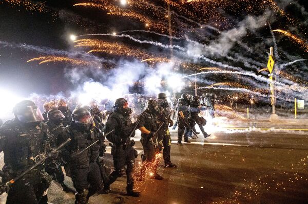 Police use chemical irritants and crowd control munitions to disperse protesters during a demonstration in Portland, Ore., Saturday, Sept. 5, 2020 - Sputnik International