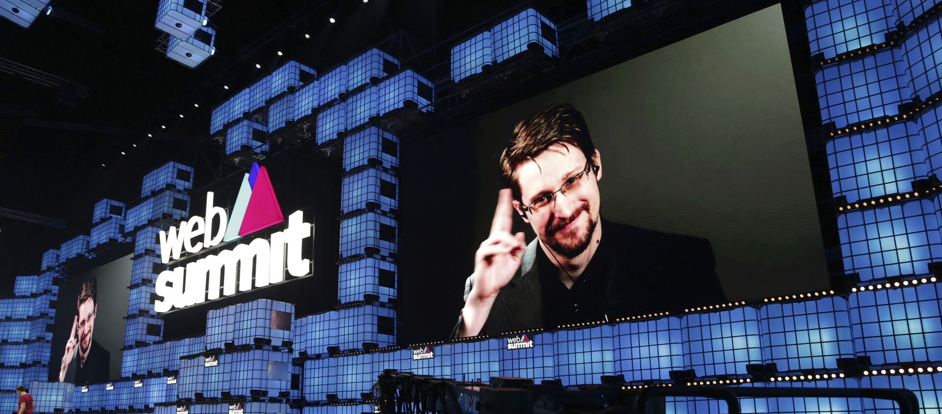 Former U.S. National Security Agency contractor Edward Snowden addresses attendees through video link at the Web Summit technology conference in Lisbon, Monday, Nov. 4, 2019. Snowden has been living in Russia to escape U.S. prosecution after leaking classified documents detailing government surveillance programs - Sputnik International, 1920