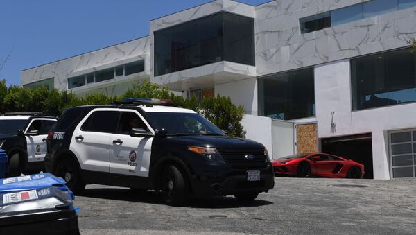 Police patrol outside the leased Hollywood Hills house of Rapper YG, after sheriff's homicide bureau detectives served a search warrant in connection with a deadly shootout that took place earlier this month in Compton, California on July 18, 2019 - Sputnik International