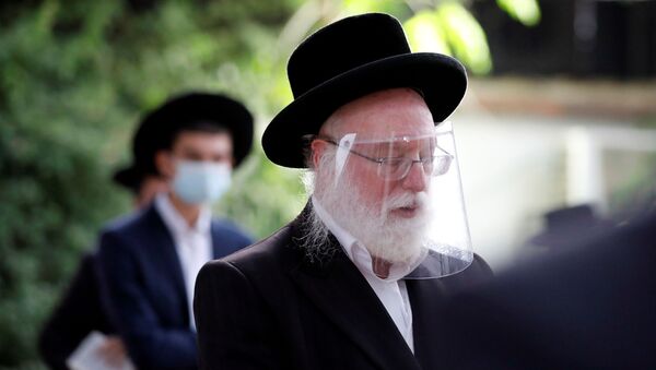 Israeli orthodox Jews pray outdoor - Sputnik International