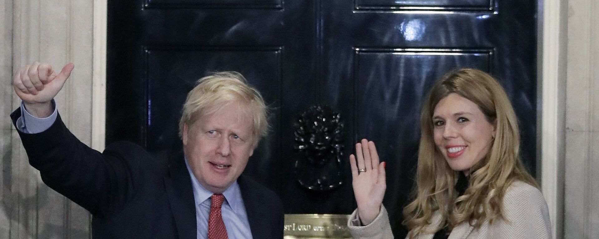 FILE -In this Friday, Dec. 13, 2019 file photo, Britain's Prime Minister Boris Johnson and his partner Carrie Symonds wave from the steps of number 10 Downing Street in London. - Sputnik International, 1920, 16.01.2022