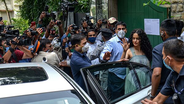 Bollywood actress Kangana Ranaut (3R) arrives to visit her office 'Manikarnika Films' a day after structures within those premises were demolished under a decision of Brihanmumbai Municipal Corporation (BMC), in Mumbai on September 10, 2020 - Sputnik International