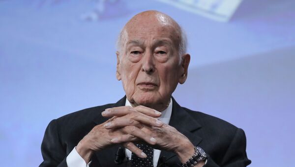 In this file photo taken on June 20, 2019, former French President Valery Giscard d'Estaing looks on at the conference of the fiftieth anniversary of the election of Georges Pompidou to the Presidency of the Republic: With Georges Pompidou, think France: inheritances and perspectives in Paris. - France's former president Valery Giscard d'Estaing, 94, was admitted into hospital in Paris in the afternoon of September 14, 2020, his entourage said. - Sputnik International
