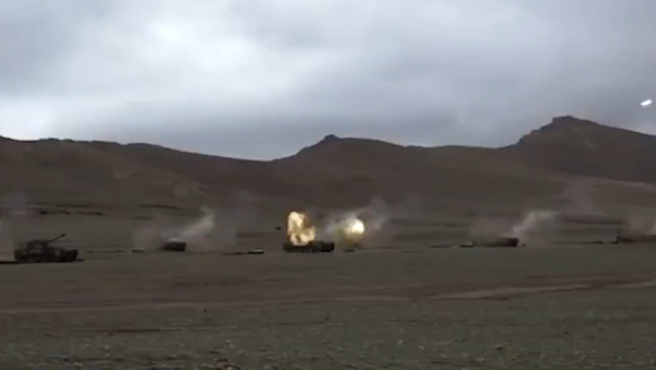Chinese self-propelled artillery fire in unison in joint-service drills on the Tibetan plateau - Sputnik International