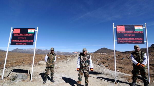 Indian Army personnel keep vigilance at Bumla pass on the India-China border in Arunachal Pradesh on 21 October 2012 - Sputnik International