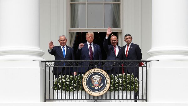 Israel's Prime Minister Benjamin Netanyahu, U.S. President Donald Trump, Bahrain's Foreign Minister Abdullatif Al Zayani and United Arab Emirates (UAE) Foreign Minister Abdullah bin Zayed wave and gesture from the White House balcony after a signing ceremony for the Abraham Accords, normalizing relations between Israel and some of its Middle East neighbors - Sputnik International