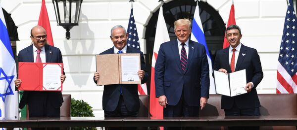(L-R)Bahrain Foreign Minister Abdullatif al-Zayani, Israeli Prime Minister Benjamin Netanyahu, US President Donald Trump, and UAE Foreign Minister Abdullah bin Zayed Al-Nahyan participate in the signing of the Abraham Accords where the countries of Bahrain and the United Arab Emirates recognize Israel, at the White House in Washington, DC, September 15, 2020. - Israeli Prime Minister Benjamin Netanyahu and the foreign ministers of Bahrain and the United Arab Emirates arrived September 15, 2020 at the White House to sign historic accords normalizing ties between the Jewish and Arab states. (L-R)Bahrain Foreign Minister Abdullatif al-Zayani, Israeli Prime Minister Benjamin Netanyahu, US President Donald Trump, and UAE Foreign Minister Abdullah bin Zayed Al-Nahyan participate in the signing of the Abraham Accords where the countries of Bahrain and the United Arab Emirates recognize Israel, at the White House in Washington, DC, September 15, 2020. - Israeli Prime Minister Benjamin Netanyahu and the foreign ministers of Bahrain and the United Arab Emirates arrived September 15, 2020 at the White House to sign historic accords normalizing ties between the Jewish and Arab states. - Sputnik International