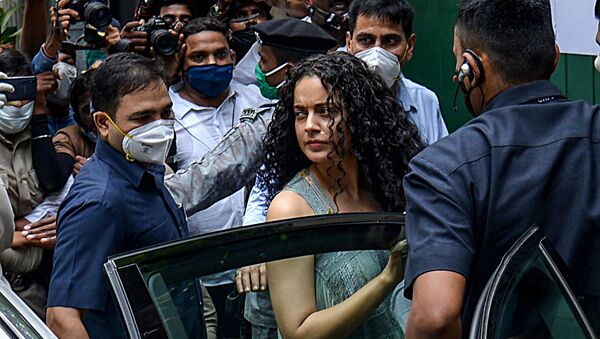 Bollywood actress Kangana Ranaut (C) arrives to visit her office 'Manikarnika Films' a day after structures within those premises were demolished under a decision of Brihanmumbai Municipal Corporation (BMC), in Mumbai on September 10, 2020 - Sputnik International