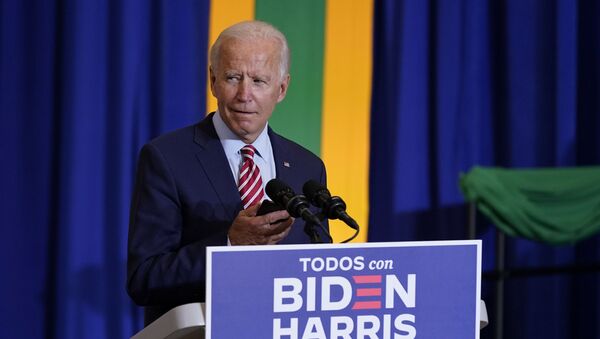 Democratic presidential candidate former Vice President Joe Biden plays music on a phone as he arrives to speak at a Hispanic Heritage Month event, Tuesday, Sept. 15, 2020, at Osceola Heritage Park in Kissimmee, Fla. - Sputnik International