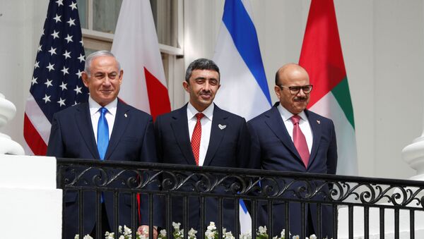 Israel's Prime Minister Benjamin Netanyahu, United Arab Emirates (UAE) Foreign Minister Abdullah bin Zayed and Bahrain's Foreign Minister Abdullatif Al Zayani standby prior to signing the Abraham Accords with US President Donald Trump at the White House, 15 September 2020.  - Sputnik International