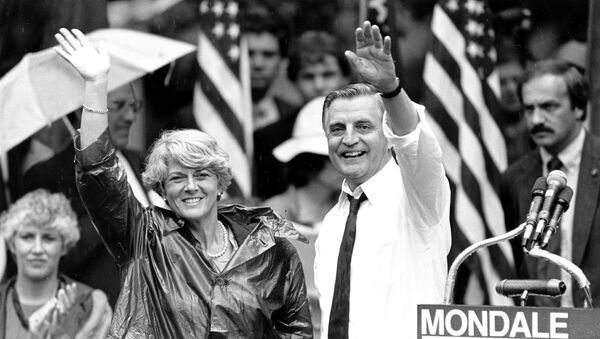 Walter Mondale, with his running mate Geraldine Ferraro, during the 1984 US presidential election campaign - Sputnik International