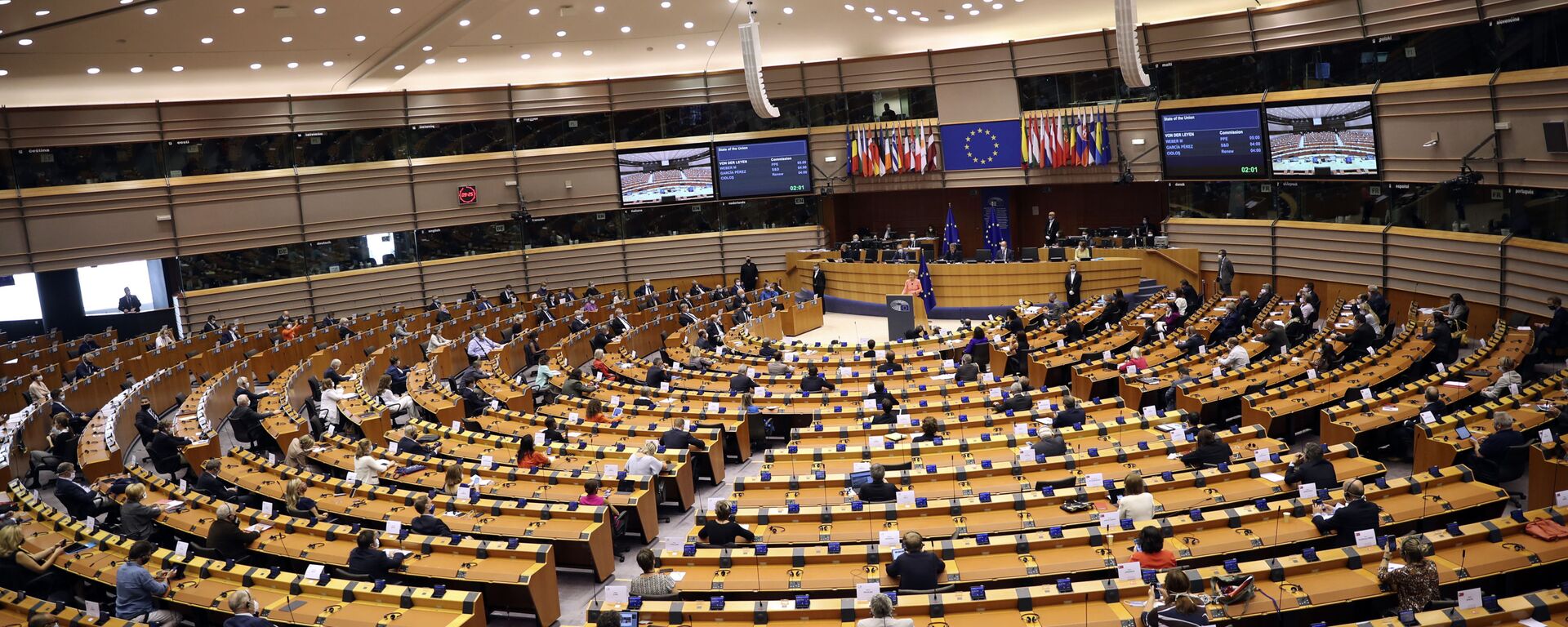 European Commission President Ursula von der Leyen addresses the plenary during her first State of the Union speech at the European Parliament in Brussels, Wednesday, Sept. 16, 2020 - Sputnik International, 1920, 09.11.2020