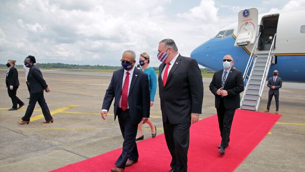 U.S. Secretary of State Mike Pompeo walks with Suriname's Foreign Minister Albert Ramdin, upon his arrival in Paramaribo, Suriname September 17, 2020. - Sputnik International