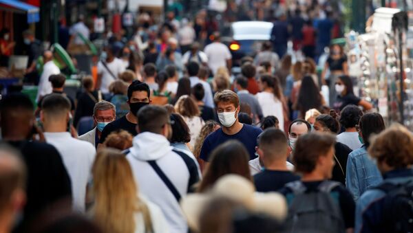 People wearing protective face masks walk in a busy street in Paris as France reinforces mask-wearing in public places as part of efforts to curb a resurgence of the coronavirus disease (COVID-19) across France, September 18, 2020. - Sputnik International