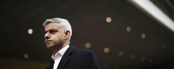ondon Mayor Sadiq Khan talks to journalists following his meeting with European Commission's Head of Task Force for Relations with the United Kingdom Michel Barnier at the EU headquarters in Brussels, Tuesday, Feb. 18, 2020 ondon Mayor Sadiq Khan talks to journalists following his meeting with European Commission's Head of Task Force for Relations with the United Kingdom Michel Barnier at the EU headquarters in Brussels, Tuesday, Feb. 18, 2020 - Sputnik International