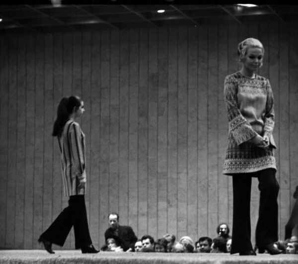 Models on the catwalk during the demonstration of the 1971 autumn-winter collection, July 1970 - Sputnik International