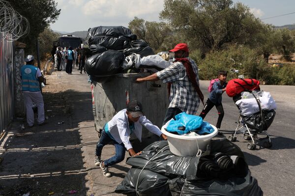Austrian Chancellor Says EU's Policy of Migrant Distribution Among Member States Failed - Sputnik International