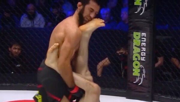 Russian MMA fighter Lom-Ali Nalgiev knocked his opponent, another Russian fighter Imanali Gamzathanov, out while laying on his back on the octagon floor - Sputnik International