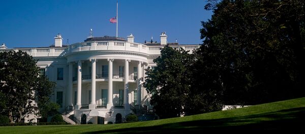 The American flag above the White House is seen at half staff after the death of Supreme Court Justice Ruth Bader Ginsburg, in Washington, U.S. September 20, 2020. - Sputnik International
