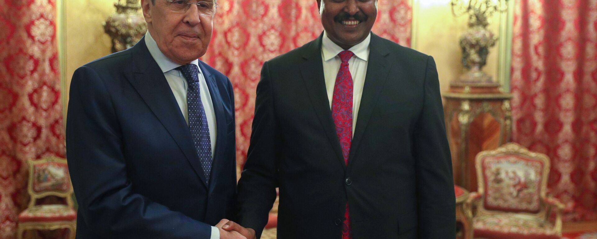 In this handout photo released by Russian Foreign Ministry, Russian Foreign Minister Sergei Lavrov, left, welcomes Workneh Gebeyehu, the executive secretary of the Intergovernmental Authority on Development (IGAD) - an eight-country trade bloc in Africa - during their meeting in Moscow, Russia - Sputnik International, 1920, 22.07.2022