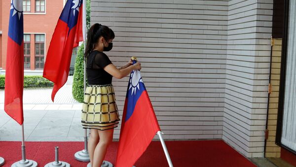 A staff member collects Taiwan flags outside of the Legislative Yuan in Taipei, Taiwan September 1 - Sputnik International