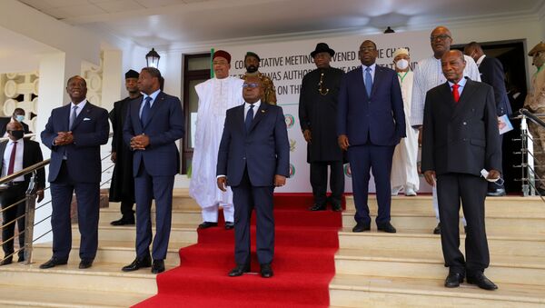 Heads of state of the Economic Community of West African States (ECOWAS) pose after a consultative meeting in Accra, Ghana September 15, 2020. - Sputnik International