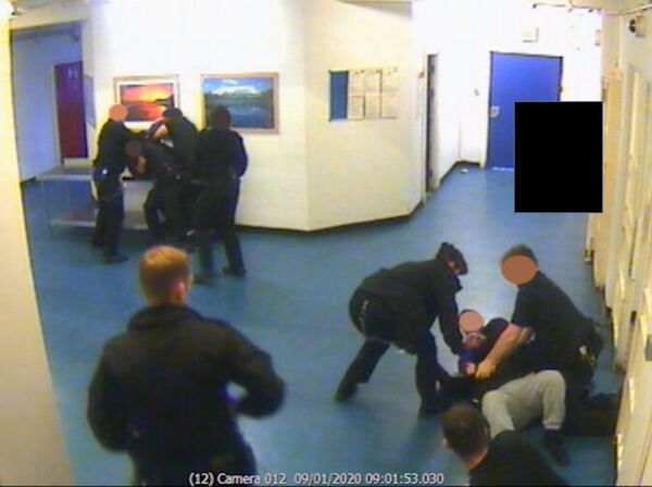 Jihadists Who Tried to Kill Prison Guard in UK Jail in 'Ferocious' Attack Given Life Sentences - Sputnik International