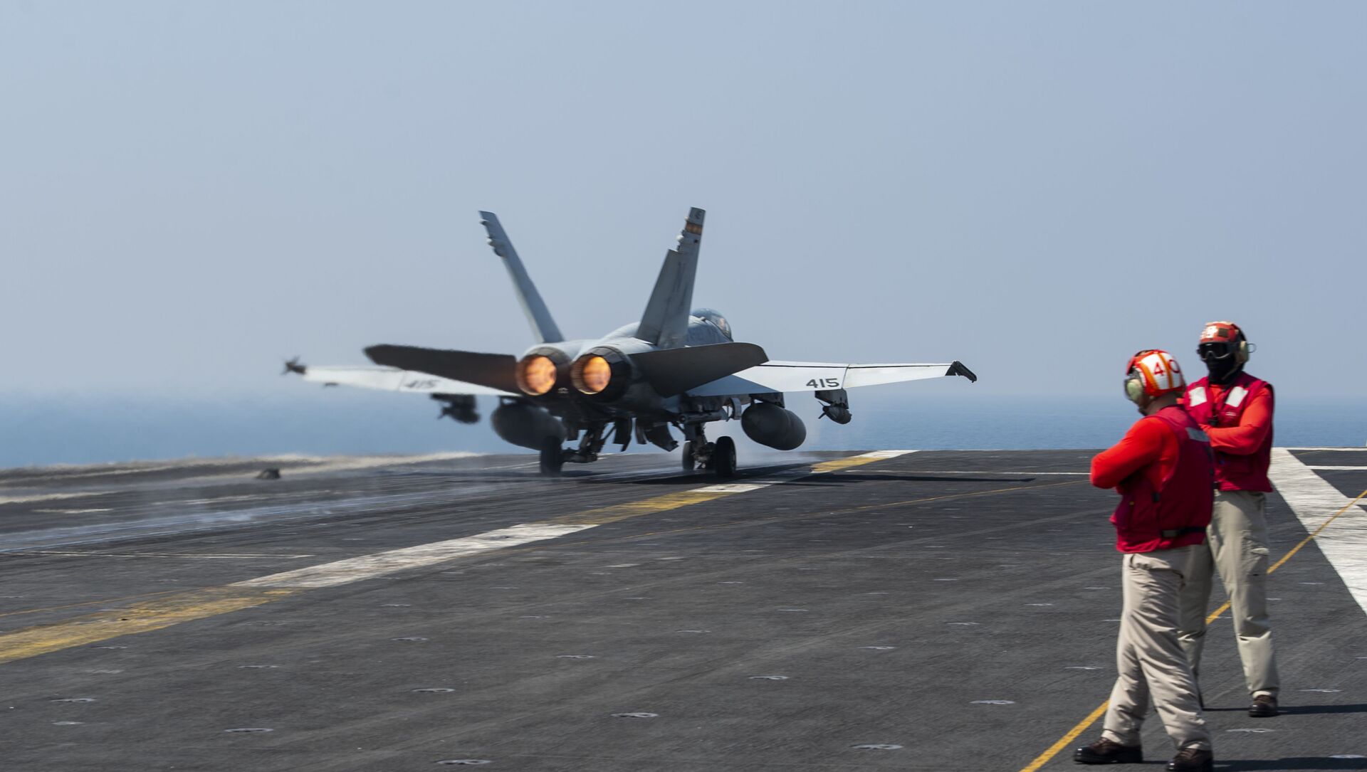 An F/A-18C Hornet, from the “Death Rattlers” of Marine Fighter Attack Squadron (VMFA) 323, launches from the flight deck of the aircraft carrier USS Nimitz (CVN 68) in support of Operation Inherent Resolve.  - Sputnik International, 1920, 14.02.2021