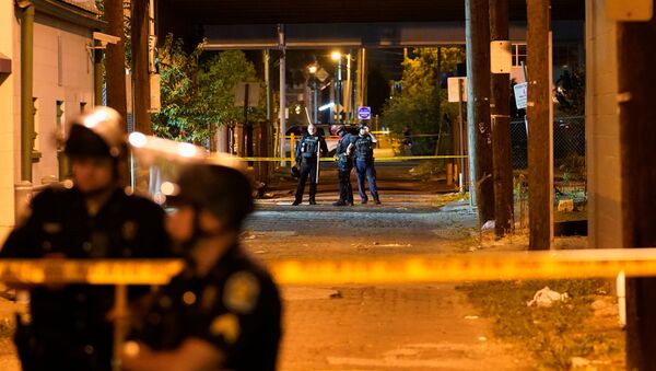 Police officers guard the location near where an officer was been shot, after protesters clashed with police after a grand jury considering the March killing of Breonna Taylor, a Black medical worker, in her home in Louisville, Kentucky, voted to indict one of three white police officers for wanton endangerment, in Louisville, Kentucky, U.S. September 23, 2020 - Sputnik International