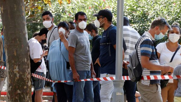 People wearing protective face masks wait in line at a testing site for coronavirus disease (COVID-19) in Marseille, France, September 17, 2020. - Sputnik International