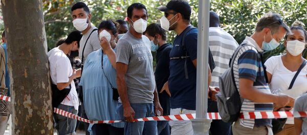 People wearing protective face masks wait in line at a testing site for coronavirus disease (COVID-19) in Marseille, France, September 17, 2020. People wearing protective face masks wait in line at a testing site for coronavirus disease (COVID-19) in Marseille, France, September 17, 2020. - Sputnik International