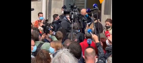 Restaurateurs, coffee makers and actors of the economic world gather this Friday, September 25 in front of the Commercial Court in Marseille to denounce the new closure of bars and restaurants - Sputnik International