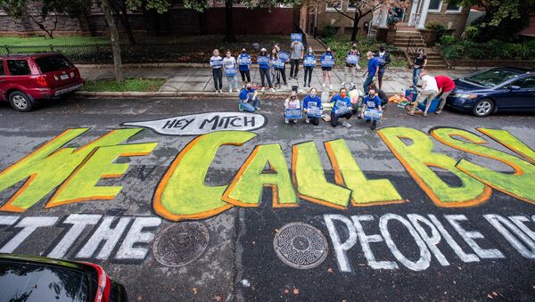 Youth activists with March For Our Lives movement hold signs after painting a mural outside Senate Majority Leader Mitch McConnell’s residence in Washington, DC, United States, on 26.09.2020. - Sputnik International