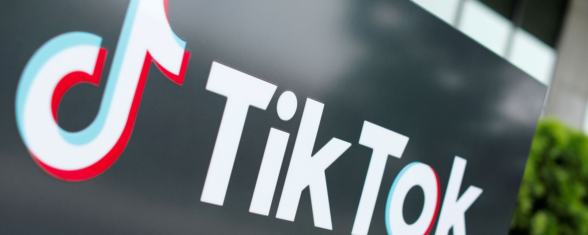 The TikTok logo is pictured outside the company's U.S. head office in Culver City, California, U.S., Sept. 15, 2020. - Sputnik International, 1920, 28.09.2020