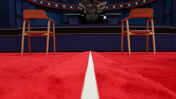 A white line divides the two halves of the audience as the stage awaits U.S. President Donald Trump and Democratic U.S. presidential nominee and former Vice President Joe Biden before their first presidential debate on the campus of the Cleveland Clinic in Cleveland, Ohio, U.S. September 29, 2020. - Sputnik International