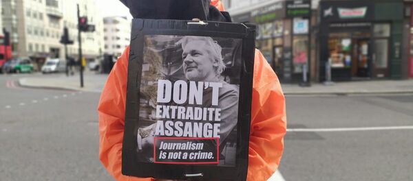 Gitmo detainee prisoner protest with sign Gitmo detainee prisoner protest with sign - Sputnik International