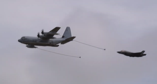 Watch: US Marine Corps Tanker Aircraft, F-35 Crash Into Desert After Mid-Air Collision Watch: US Marine Corps Tanker Aircraft, F-35 Crash Into Desert After Mid-Air Collision - Sputnik International