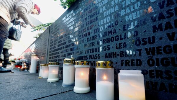 Candles are seen next to the names of victims during a ceremony to mark the 25th anniversary of a maritime disaster when MS Estonia, carrying 803 passengers and 186 crew, sank in the Baltic Sea, in Tallinn, Estonia September 28, 2019 - Sputnik International