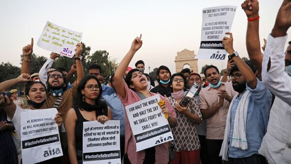 Demonstrators protest after the death of a rape victim, on Rajpath near India Gate, in New Delhi, India, September 30, 2020 - Sputnik International