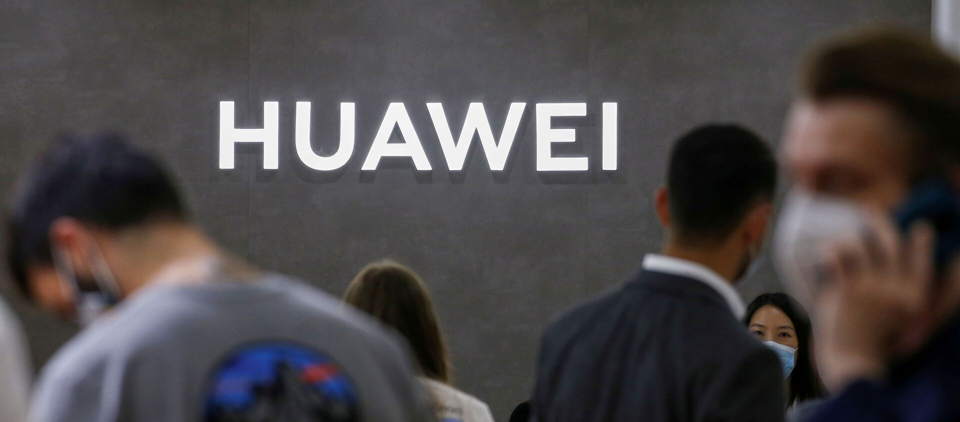 The Huawei logo is seen at the IFA consumer technology fair, amid the coronavirus disease (COVID-19) outbreak, in Berlin, Germany September 3, 2020 - Sputnik International, 1920, 21.10.2020