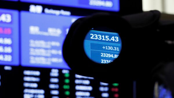 A camera viewfinder shows value of the Nikkei 225 at the Tokyo Stock Exchange (TSE) after market opens in Tokyo, Japan October 2, 2020. - Sputnik International