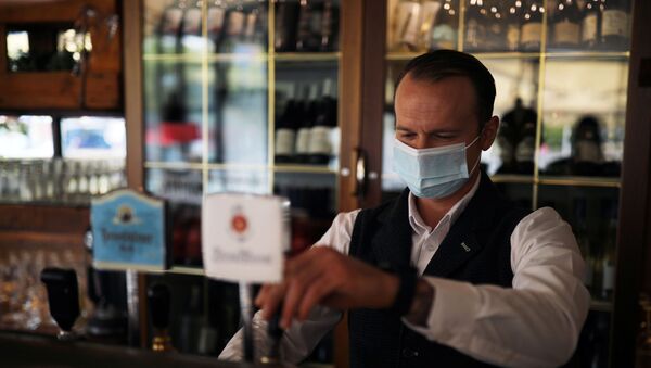 Waiter Ivan wearing a protective face mask works at the Francucci's Ristorante, amid the coronavirus disease (COVID-19) outbreak, in Berlin, Germany, October 1, 2020. - Sputnik International
