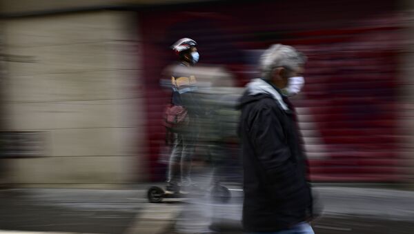 A man using an e-scooter on the street - Sputnik International