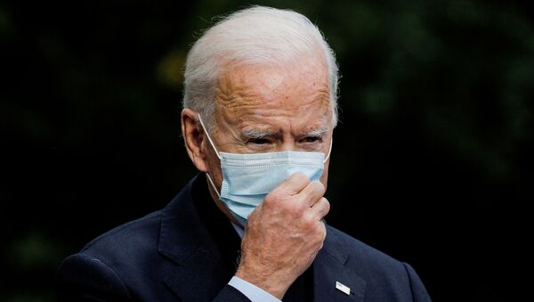 Democratic U.S. presidential nominee Joe Biden adjusts his face mask while speaking about the economy and his economic plan amid the coronavirus disease (COVID-19) pandemic during a campaign stop at UFCW (United Food and Commercial Workers) Local 951 in Grand Rapids, Michigan, U.S., October 2, 2020. - Sputnik International